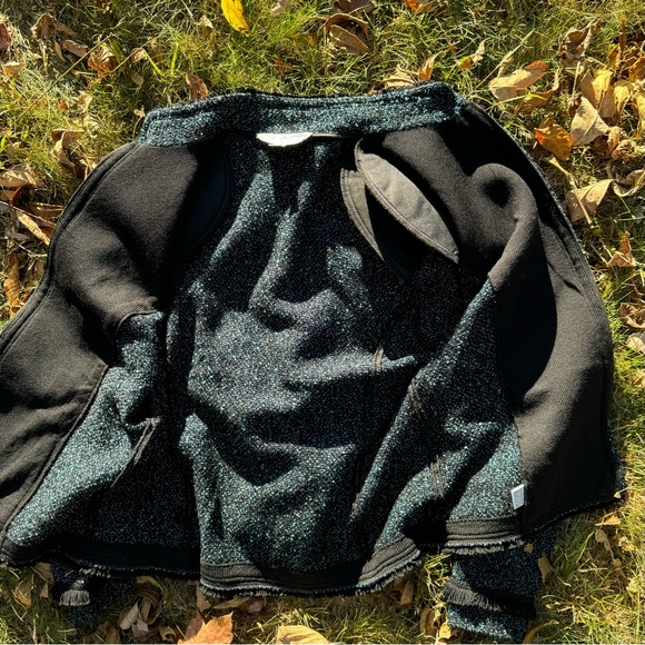 St. John bouclé tweed knit blazer in speckled blue & black w fringe trim Sz 12 - Picture 12 of 15